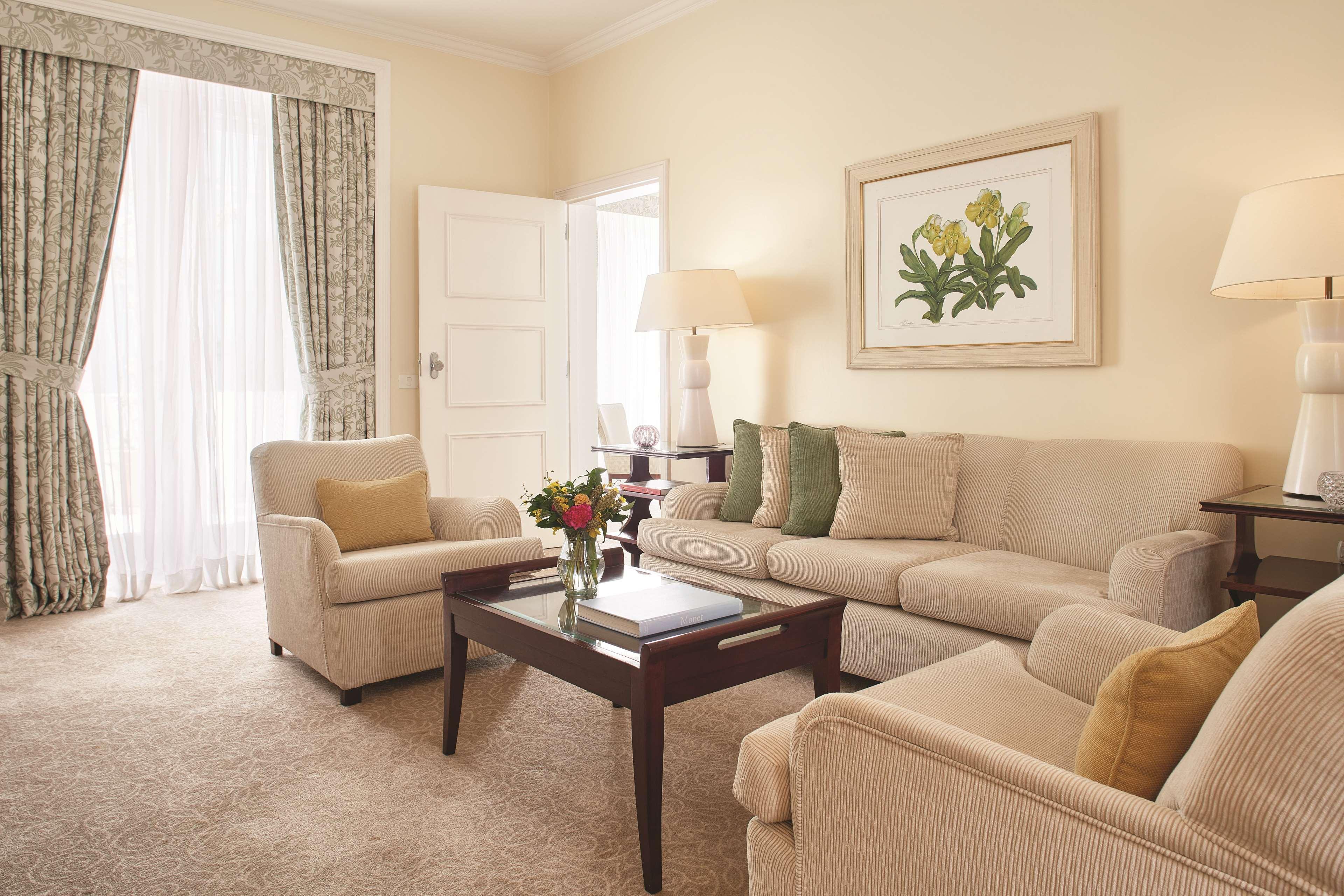 Copacabana Palace, A Belmond Hotel, Rio De Janeiro Esterno foto A living room at the Ritz-Carlton, Boston