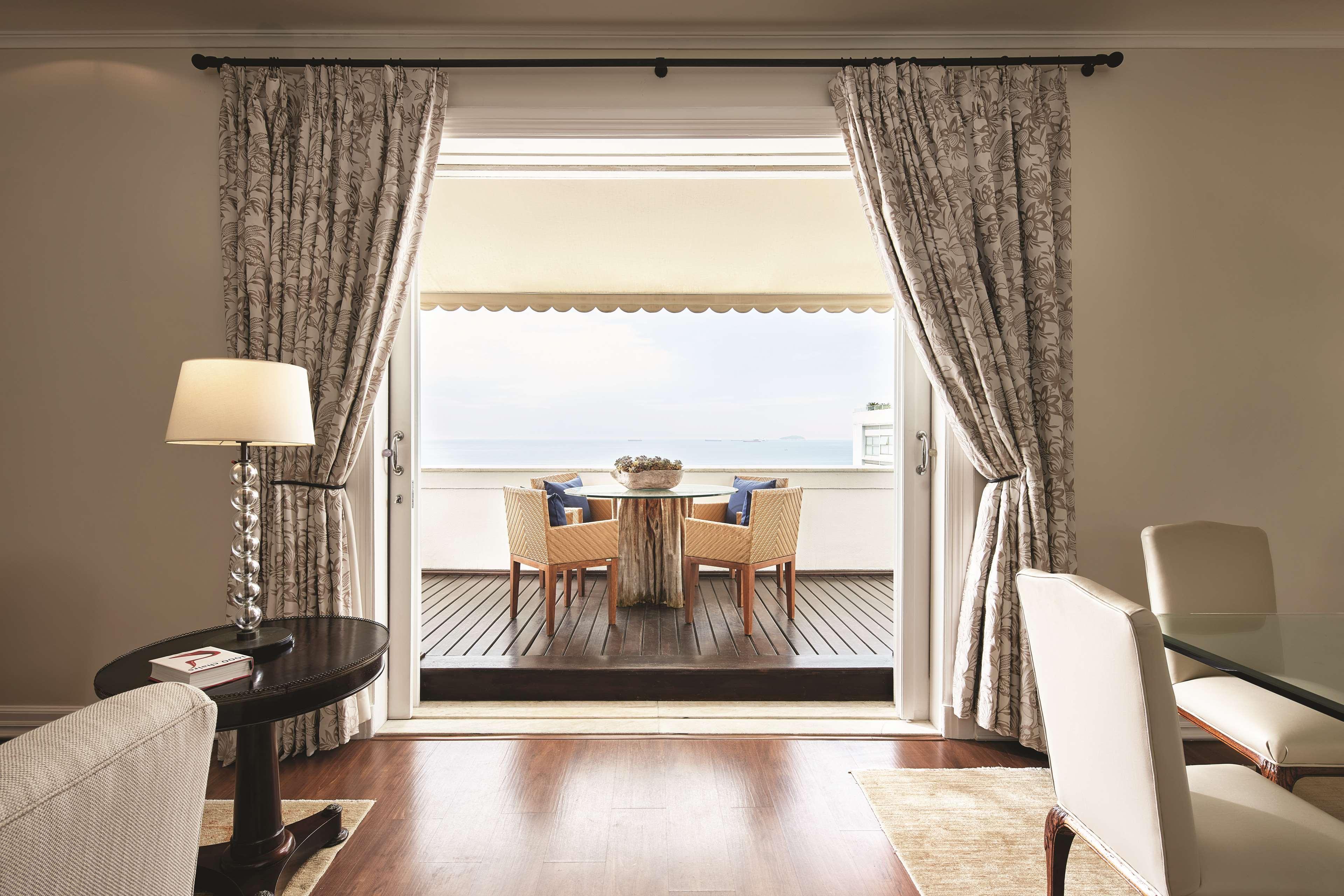 Copacabana Palace, A Belmond Hotel, Rio De Janeiro Esterno foto A view of the terrace from the living room
