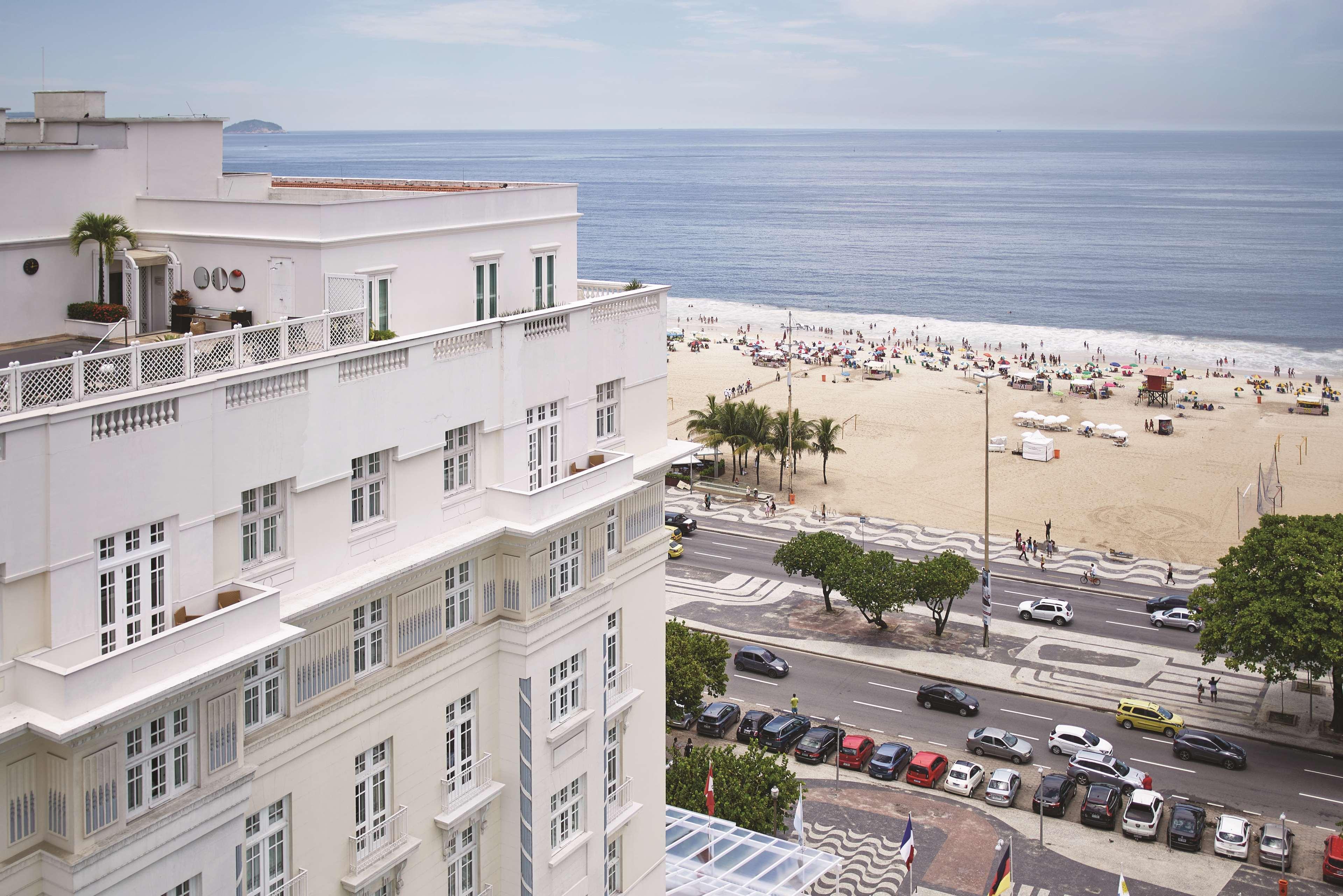 Copacabana Palace, A Belmond Hotel, Rio De Janeiro Esterno foto The hotel and the beach